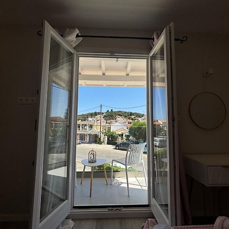 Mayflower Apartments Касиопи Екстериор снимка