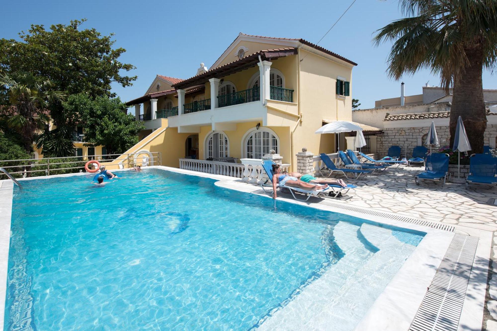 Mayflower Apartments Касиопи Екстериор снимка