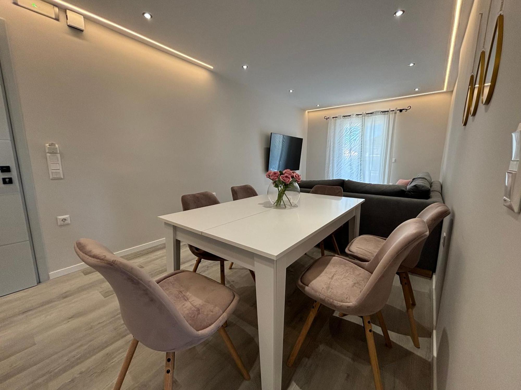 Mayflower Apartments Касиопи Екстериор снимка