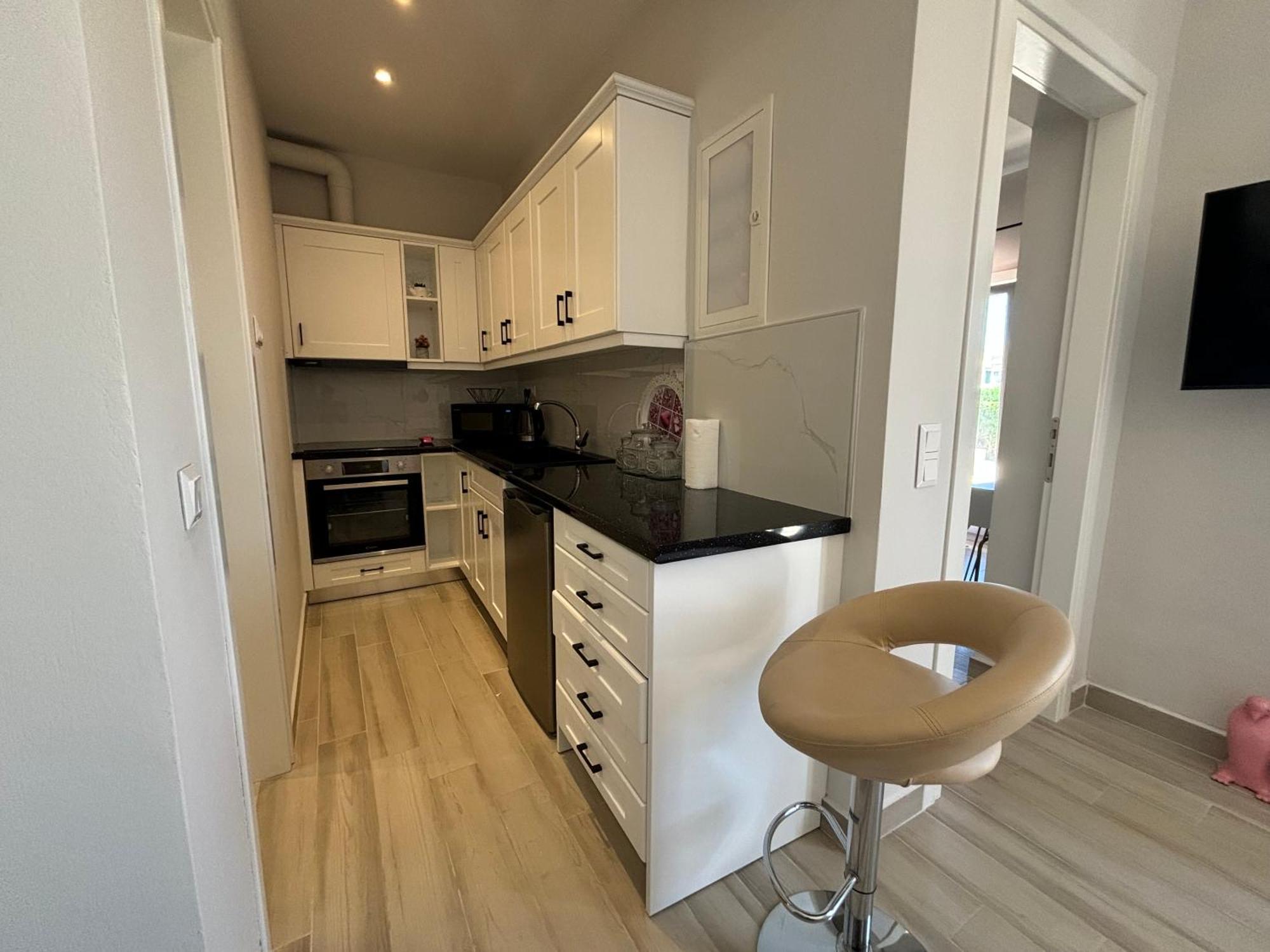 Mayflower Apartments Касиопи Екстериор снимка