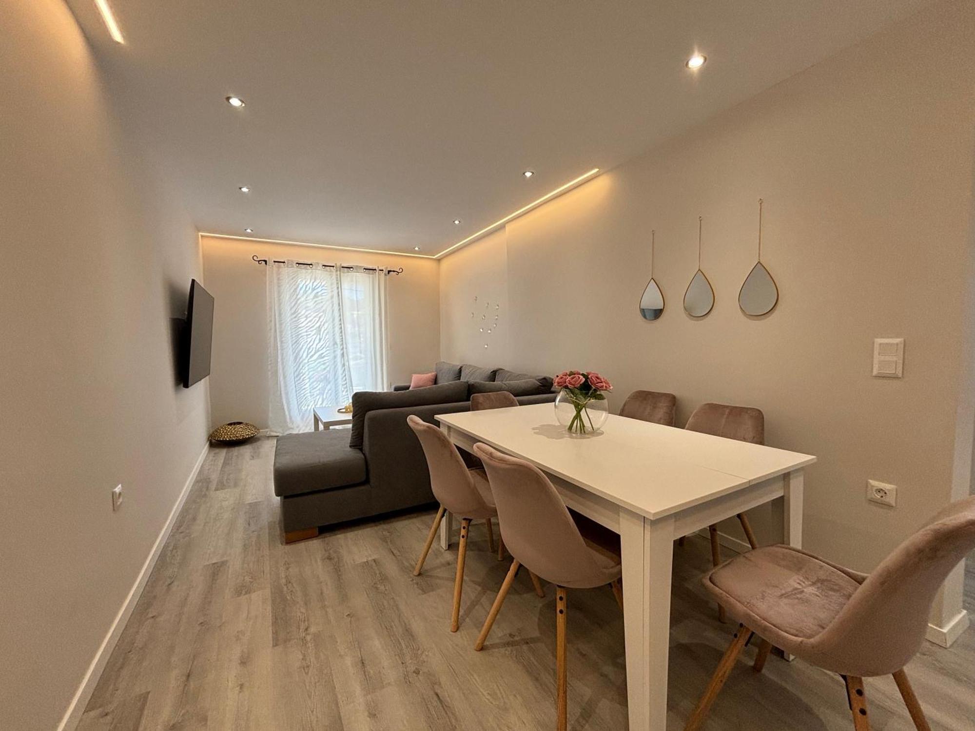 Mayflower Apartments Касиопи Екстериор снимка