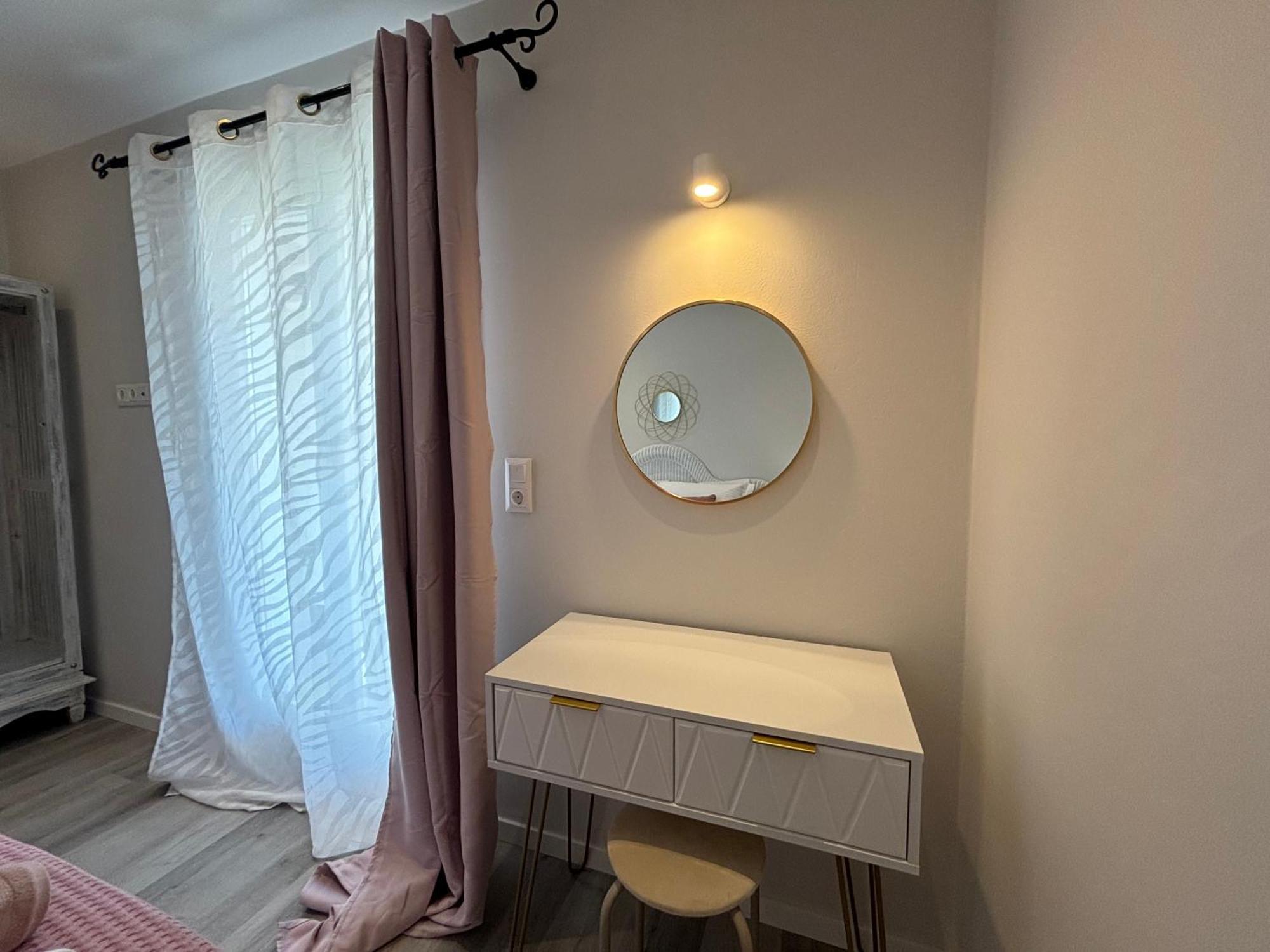 Mayflower Apartments Касиопи Екстериор снимка