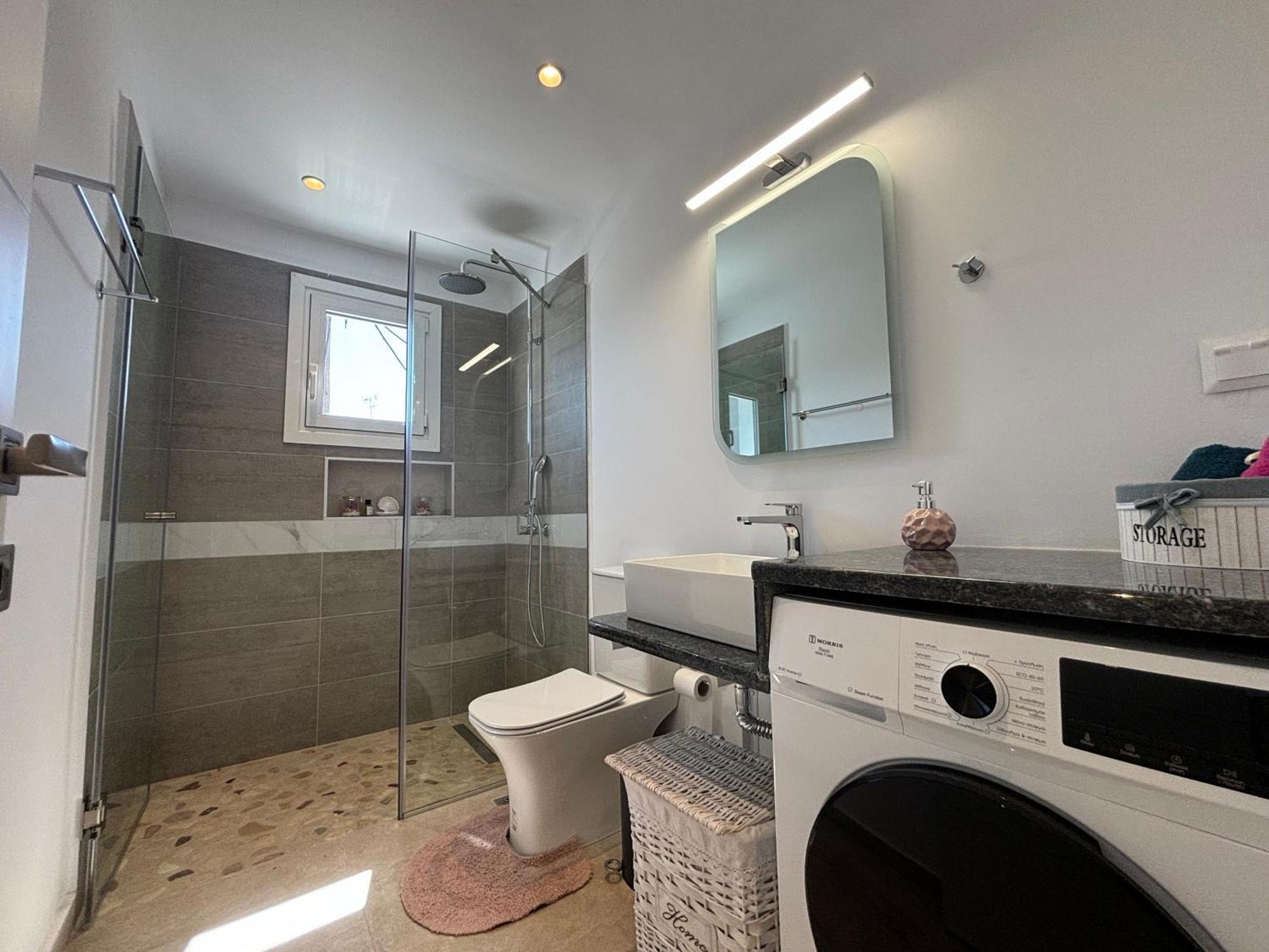 Mayflower Apartments Касиопи Екстериор снимка