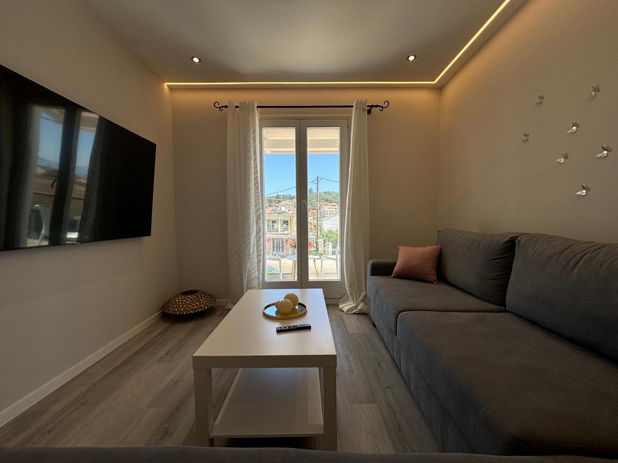 Mayflower Apartments Касиопи Екстериор снимка