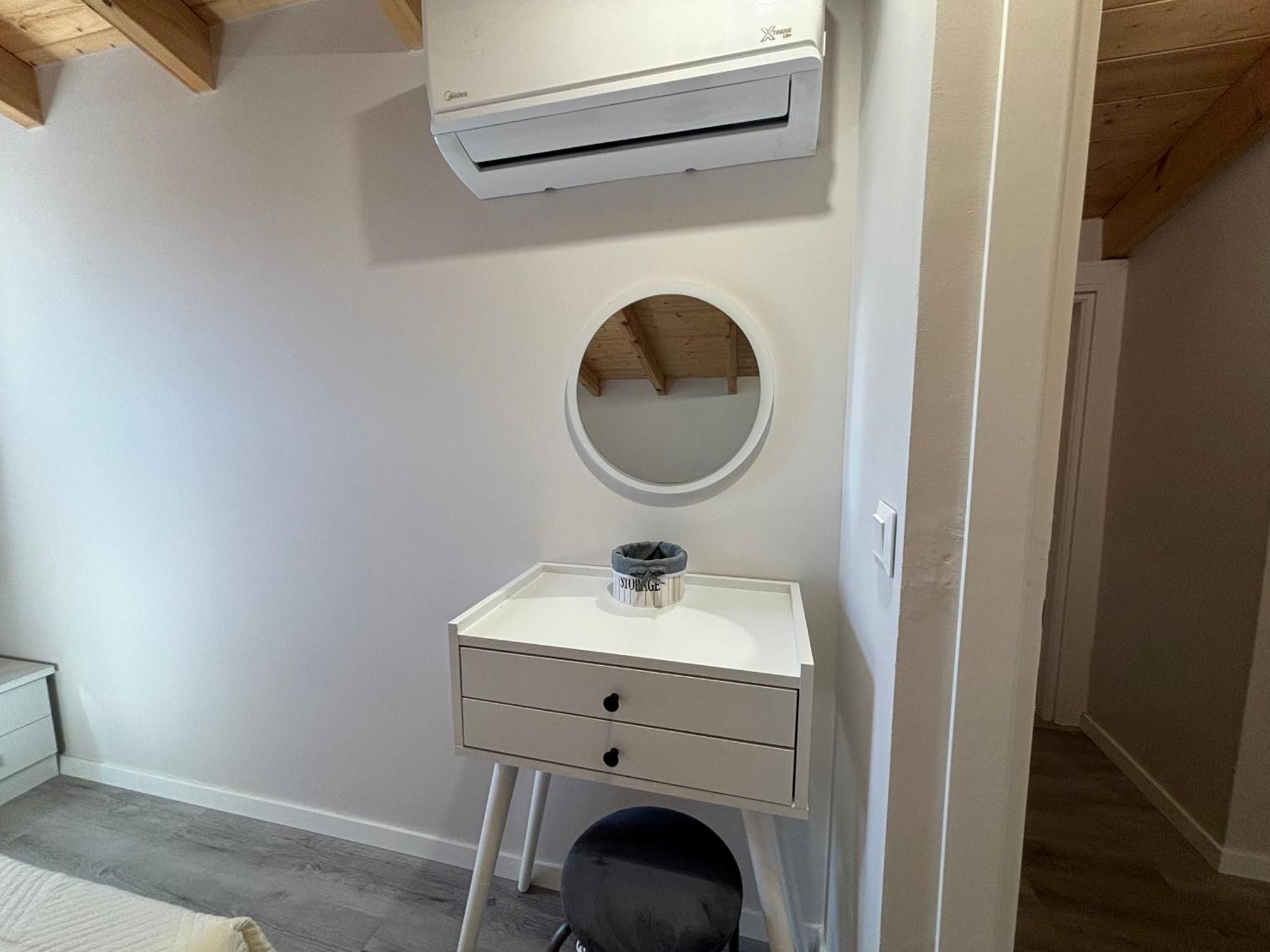 Mayflower Apartments Касиопи Екстериор снимка