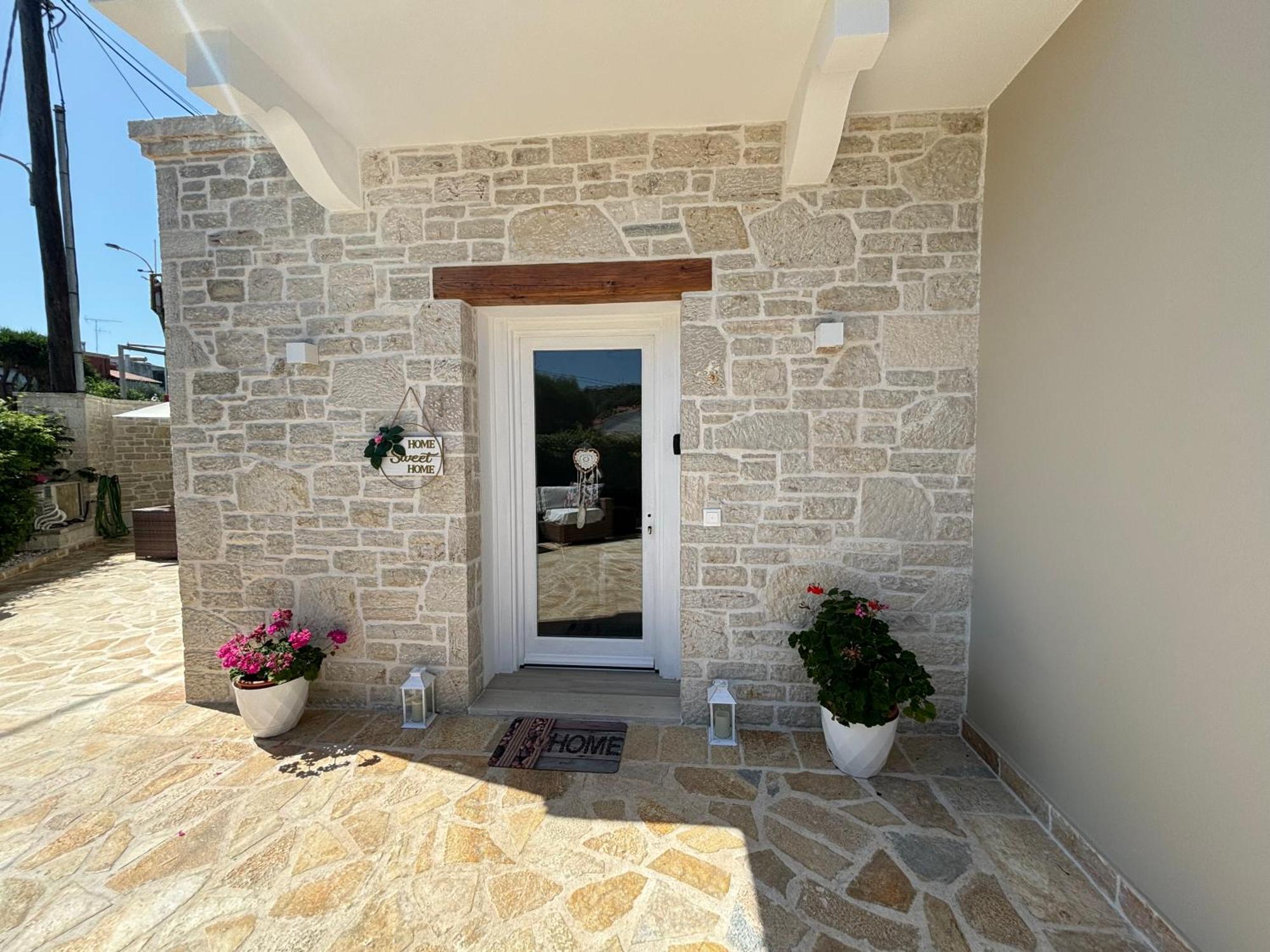 Mayflower Apartments Касиопи Екстериор снимка