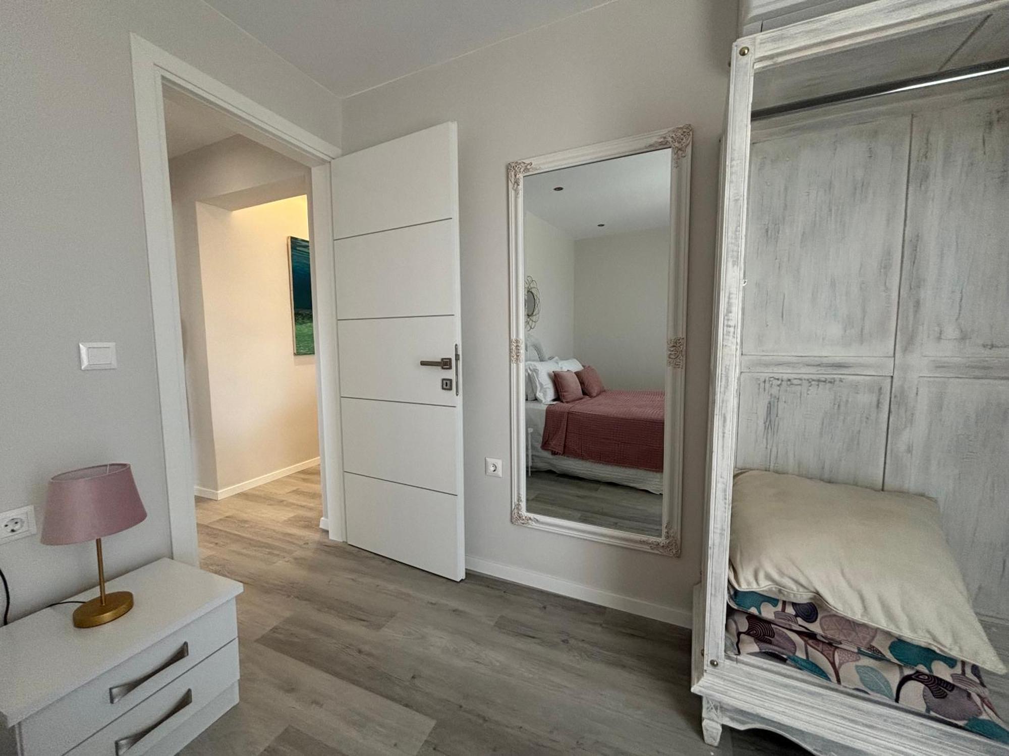 Mayflower Apartments Касиопи Екстериор снимка