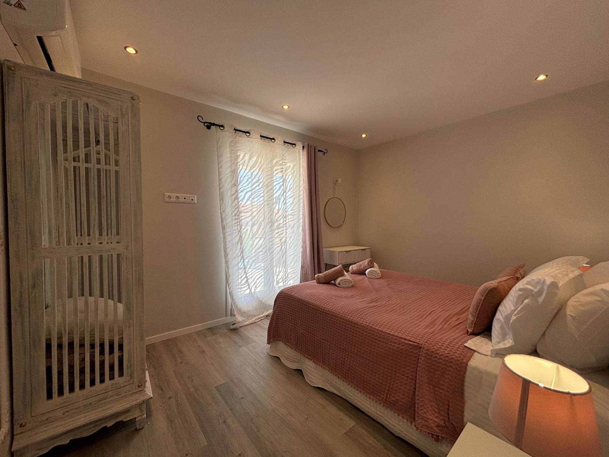 Mayflower Apartments Касиопи Екстериор снимка
