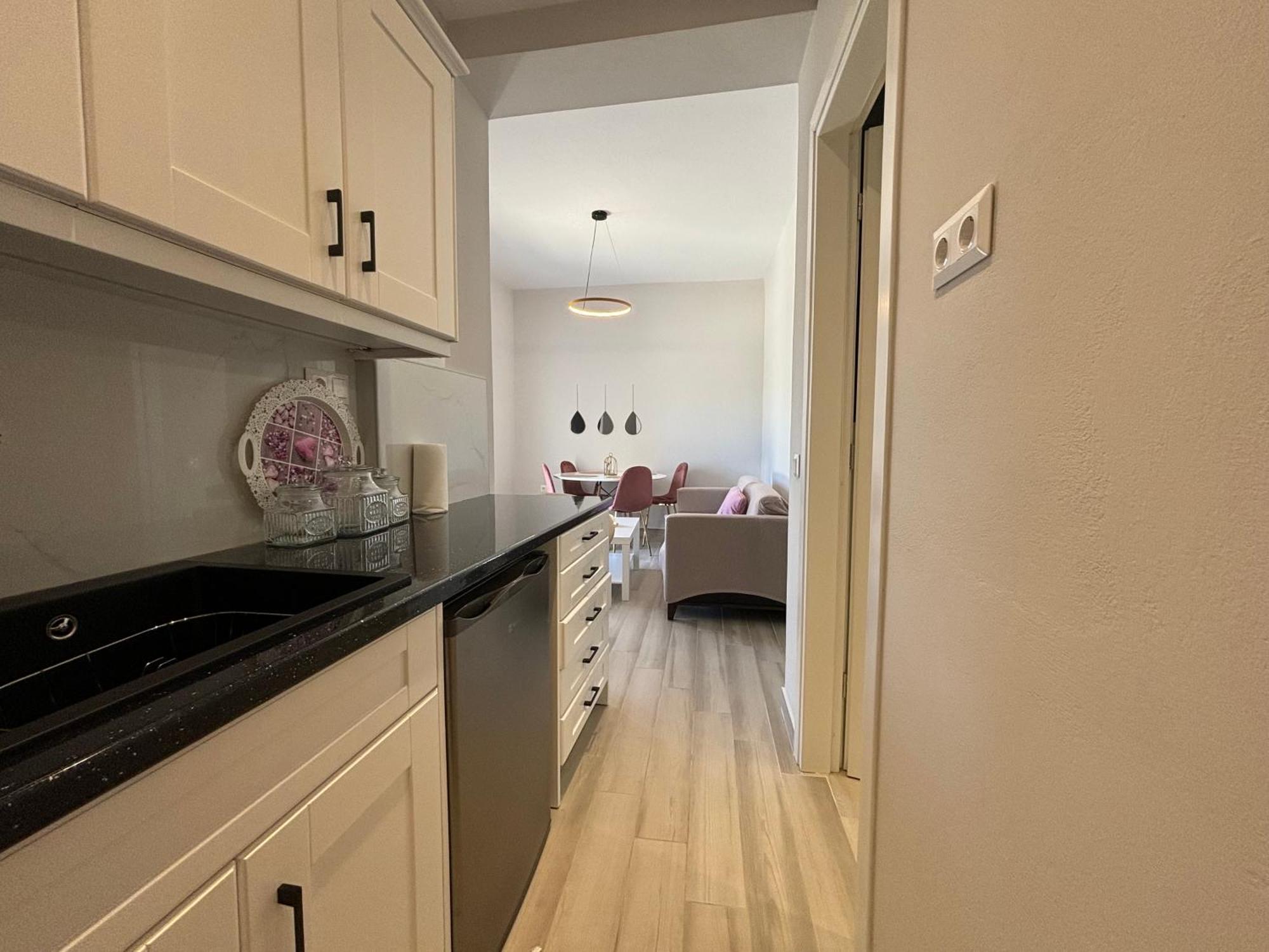 Mayflower Apartments Касиопи Екстериор снимка