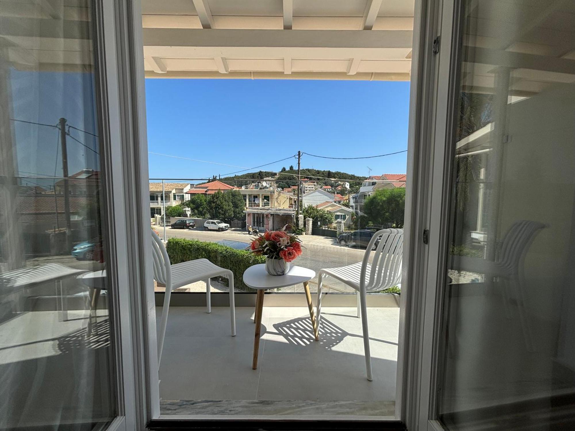 Mayflower Apartments Касиопи Екстериор снимка
